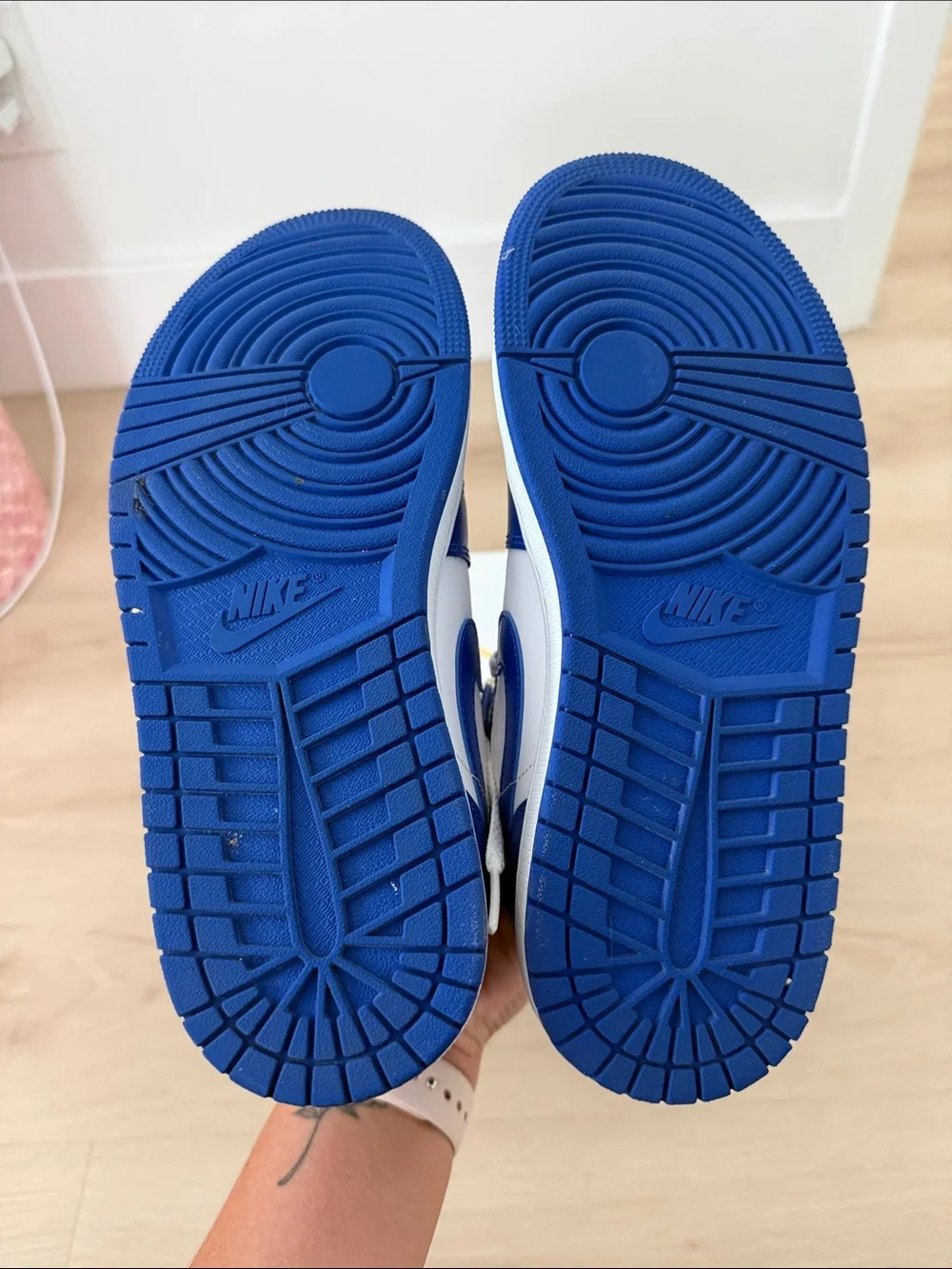 Nike Air Jordan 1 Mid - White & Royal Blue